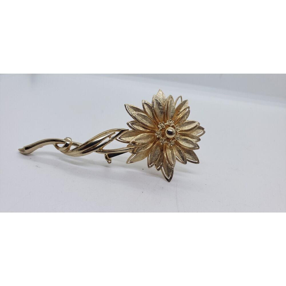 Vintage Coro Brooch Long Stem Flower 3D Gold Toned Daisy cutout Leaves Signed - Picture 5 of 11